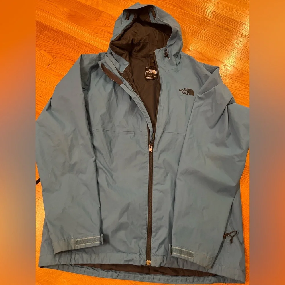 The North Face Men's Slate Blue hyvent jacket